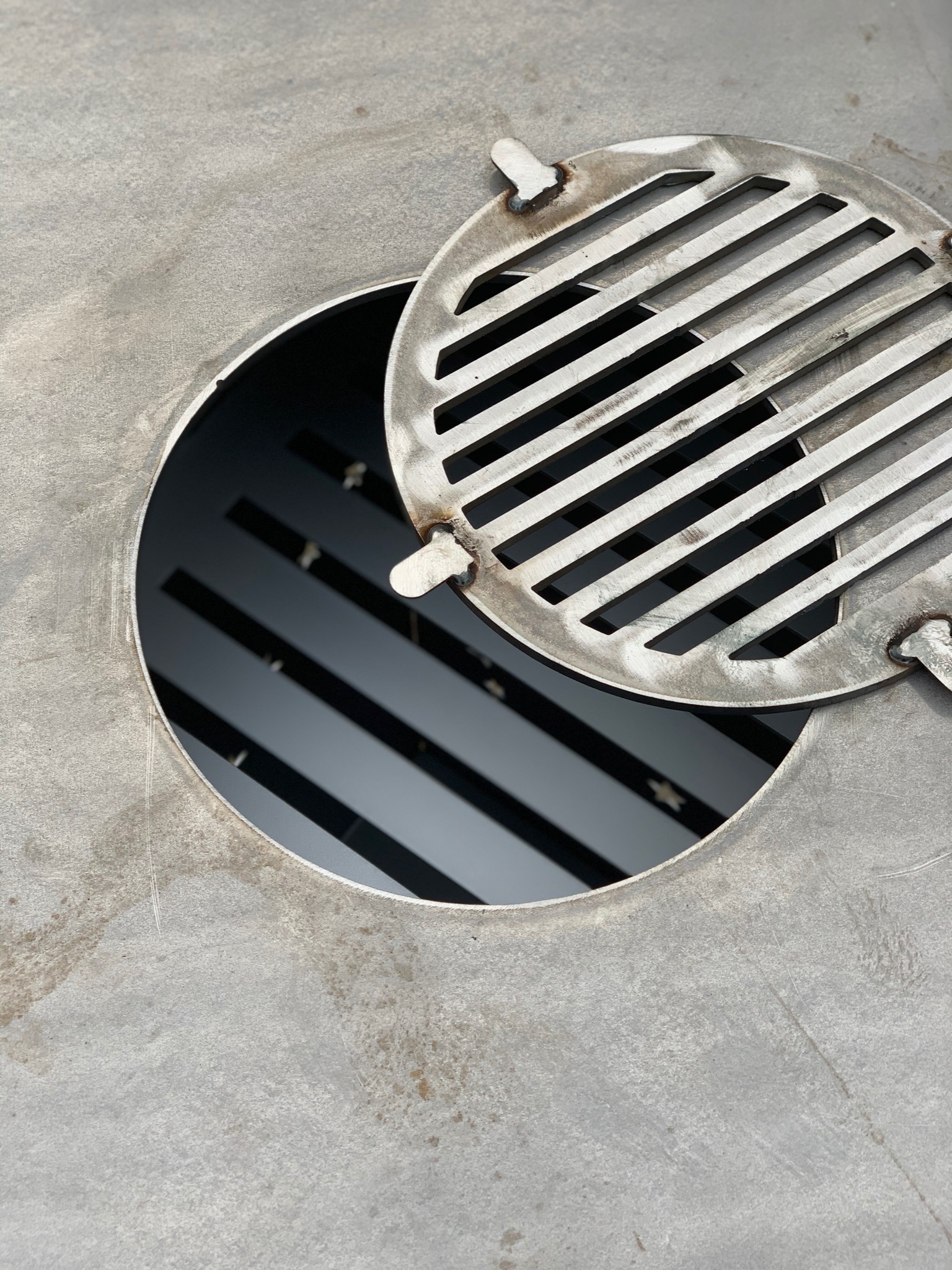 Feuerkorb Feuertonne Grillplatte Einheangeroste Einlegering