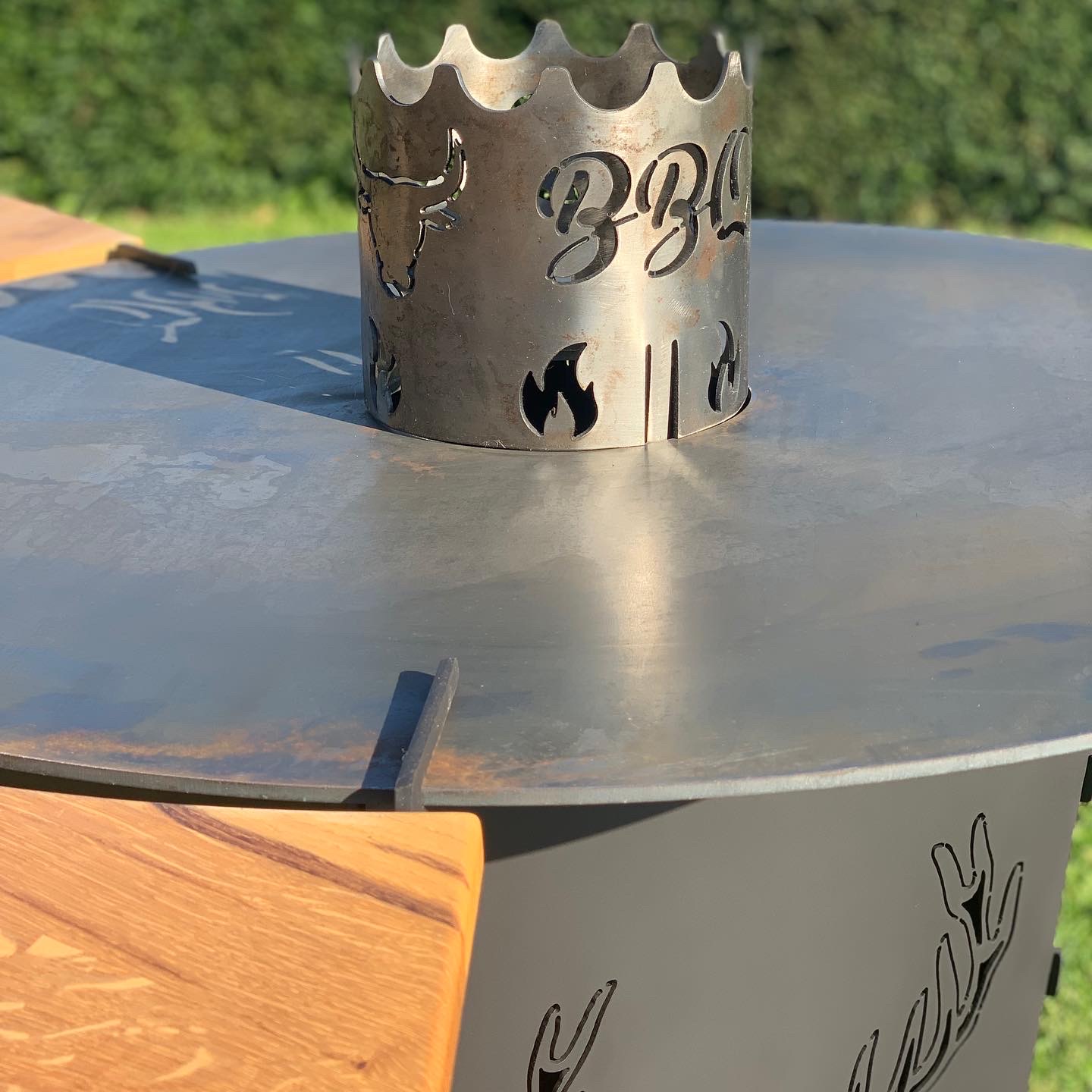 Feuerkorb Feuertonne Grillplatte Wokaufsatz BBQ Bulle