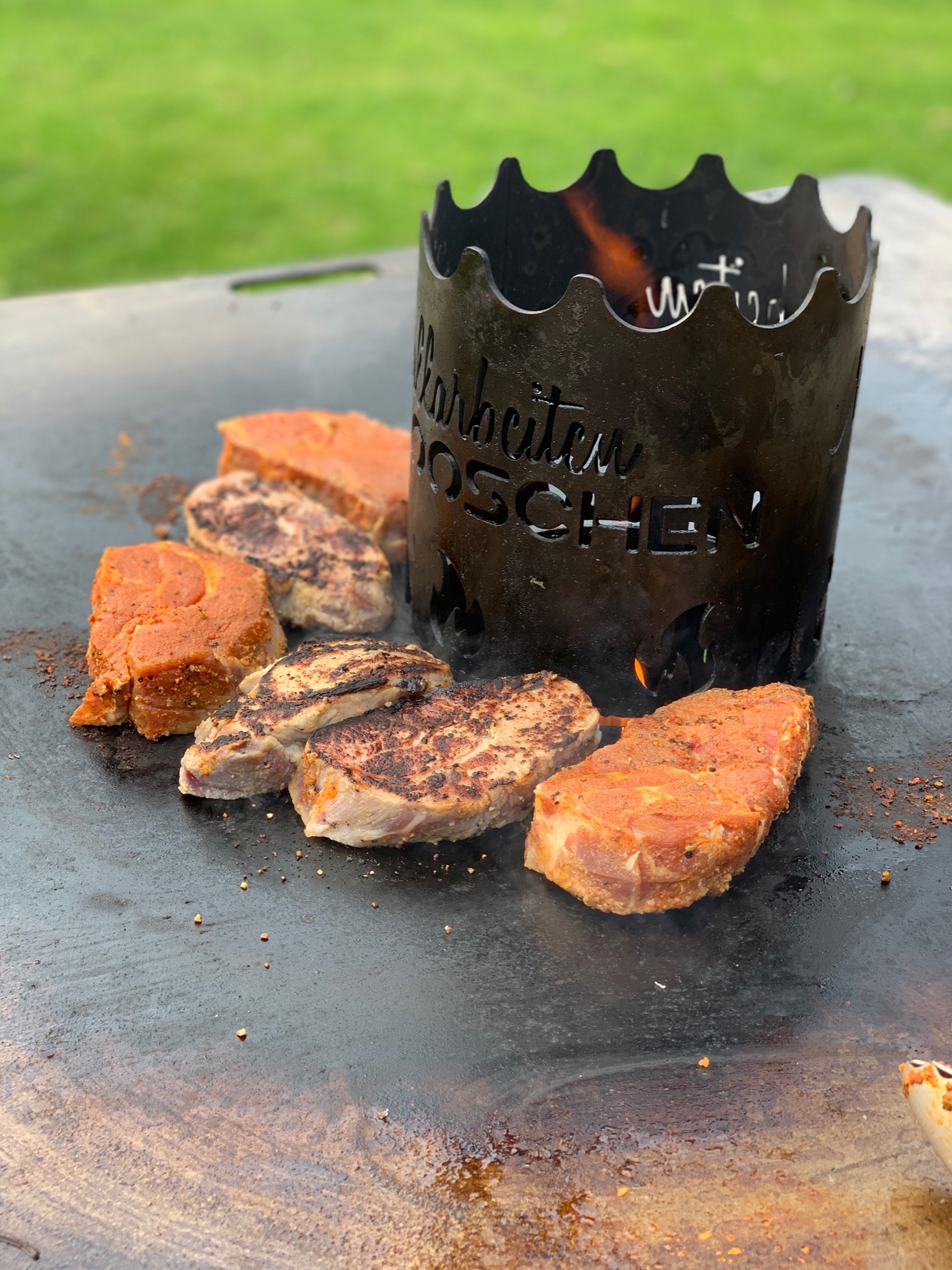 Feuerkorb Feuertonne Grillplatte Wokaufsatz Steaks