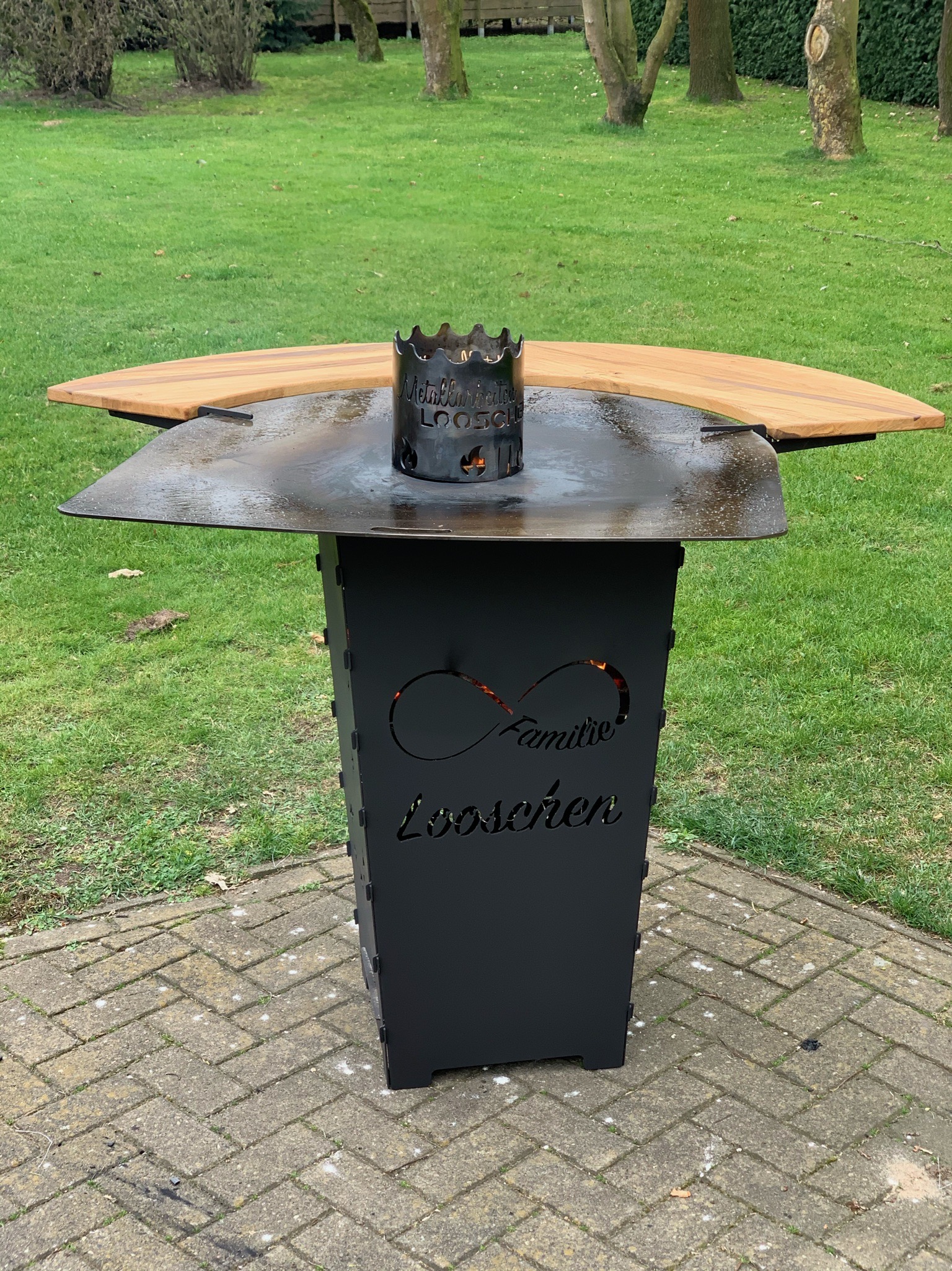 Feuerkorb Feuertonne Grillplatte Wokaufsatz halbrund Einstecktisch