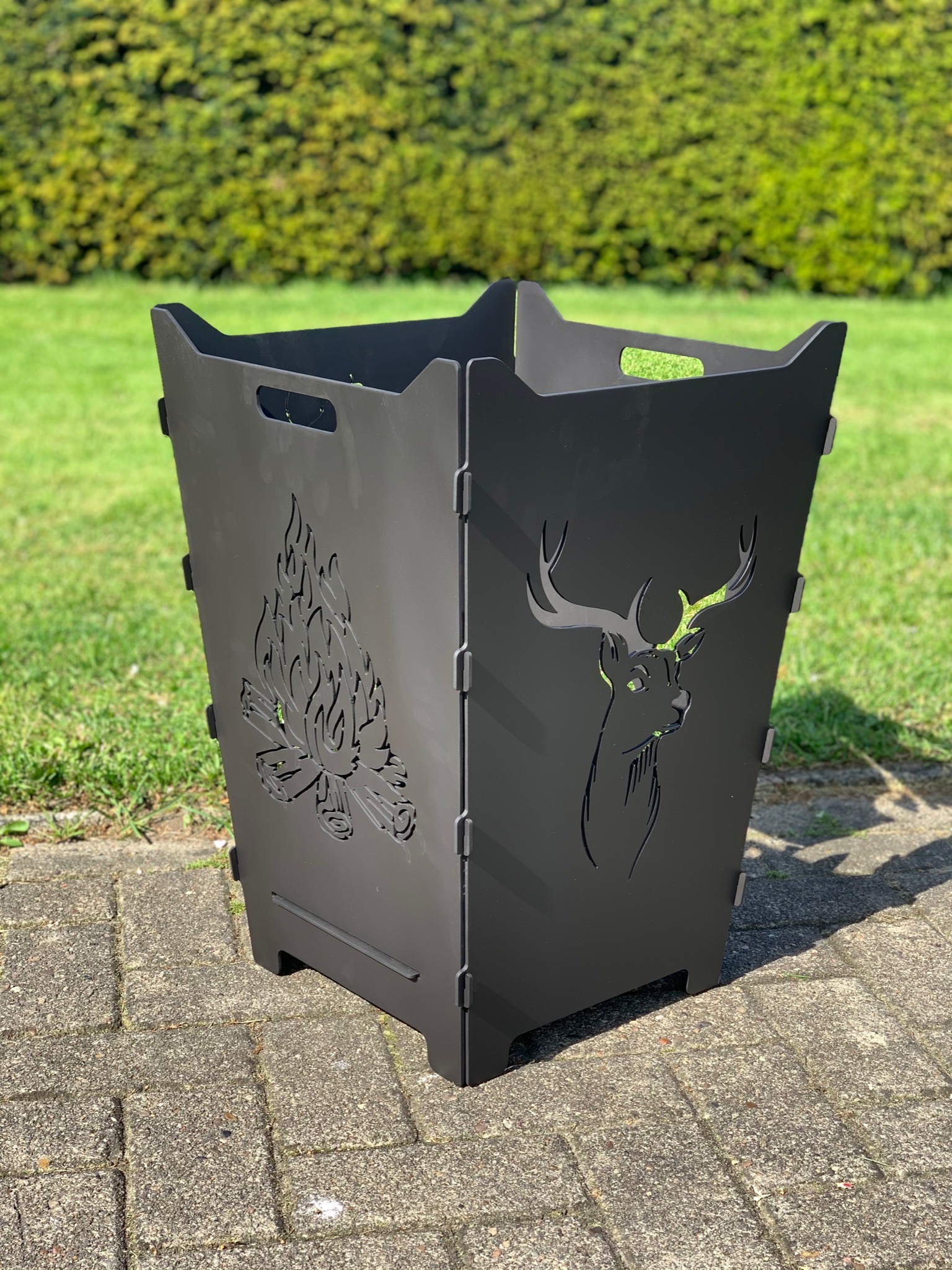 Feuerkorb Feuertonne Hirsch Dammwild Lagerfeuer Flammen