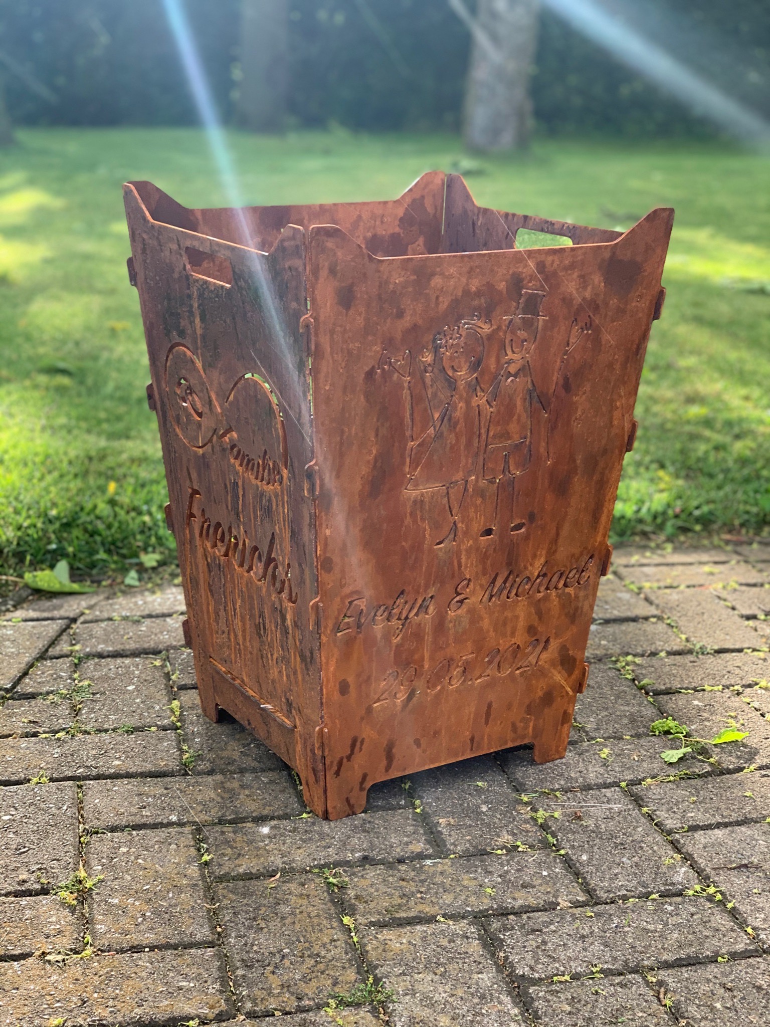 Feuerkorb Feuertonne Hochzeit Trauung Ehepaar rostig