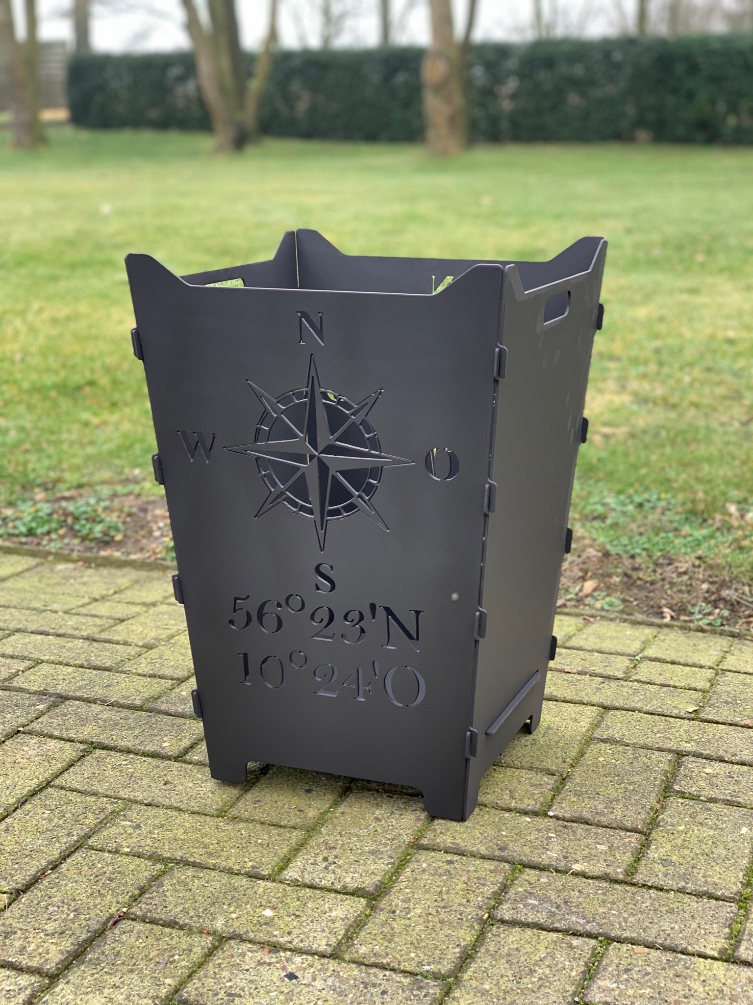 Feuerkorb Feuertonne Kompass Windrose Koordinaten1