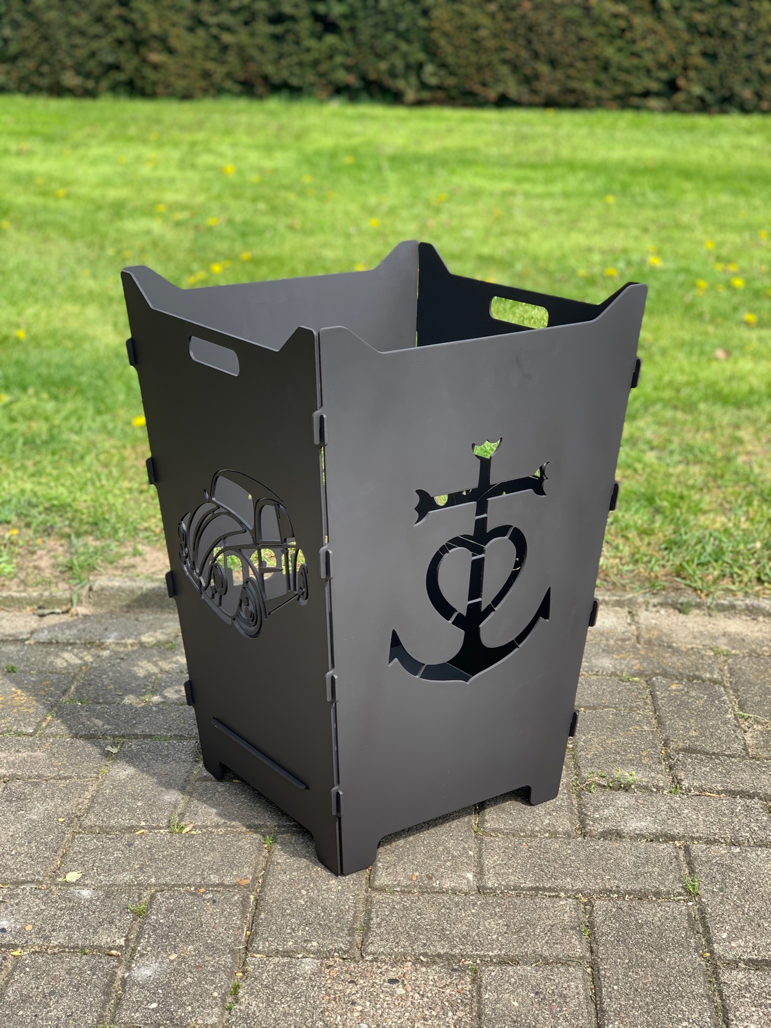 Feuerkorb Feuertonne Kreuz der Camargue Glaube Hoffnung Liebe