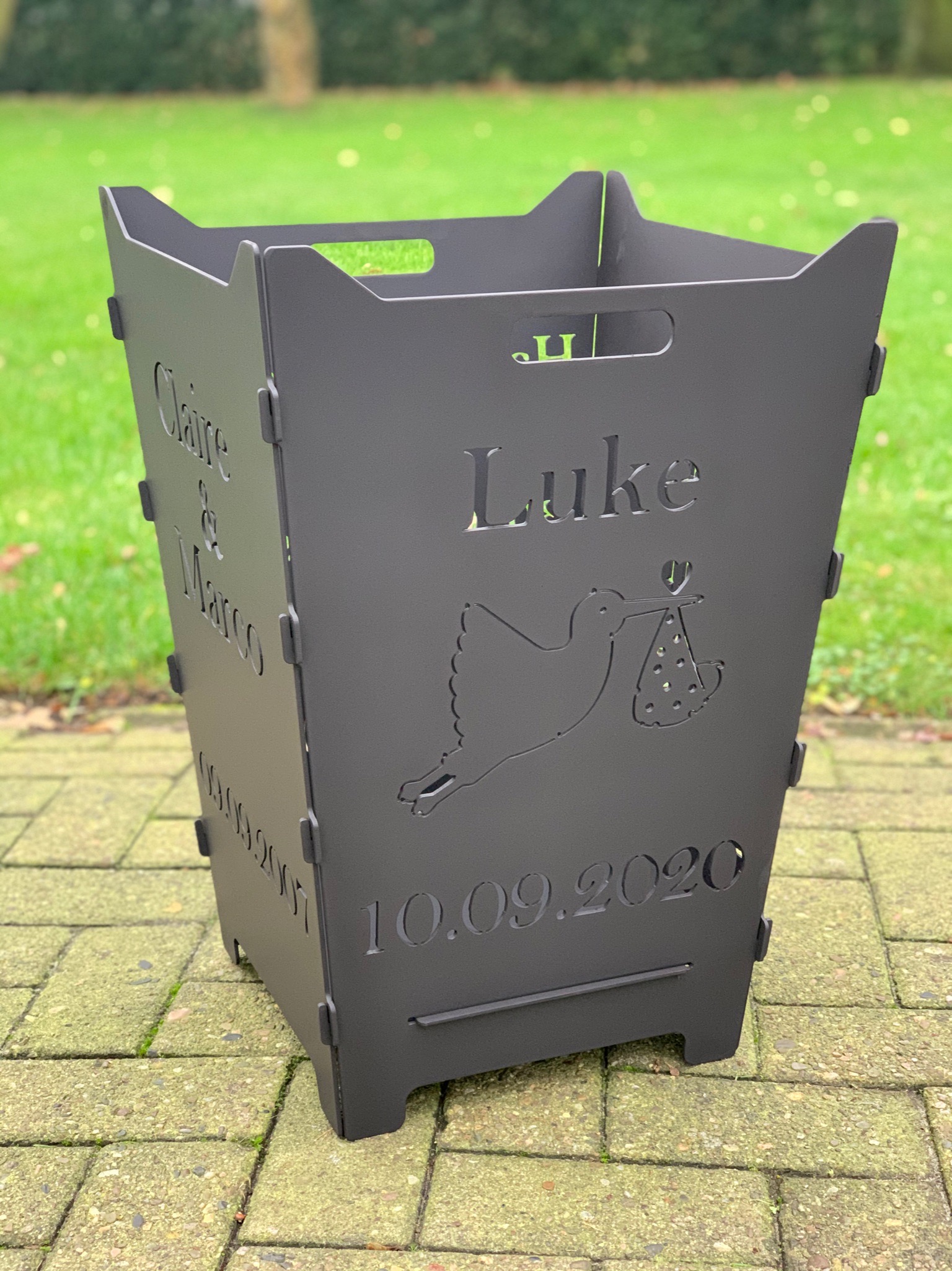 Feuerkorb Feuertonne Storch Familiennachwuchs