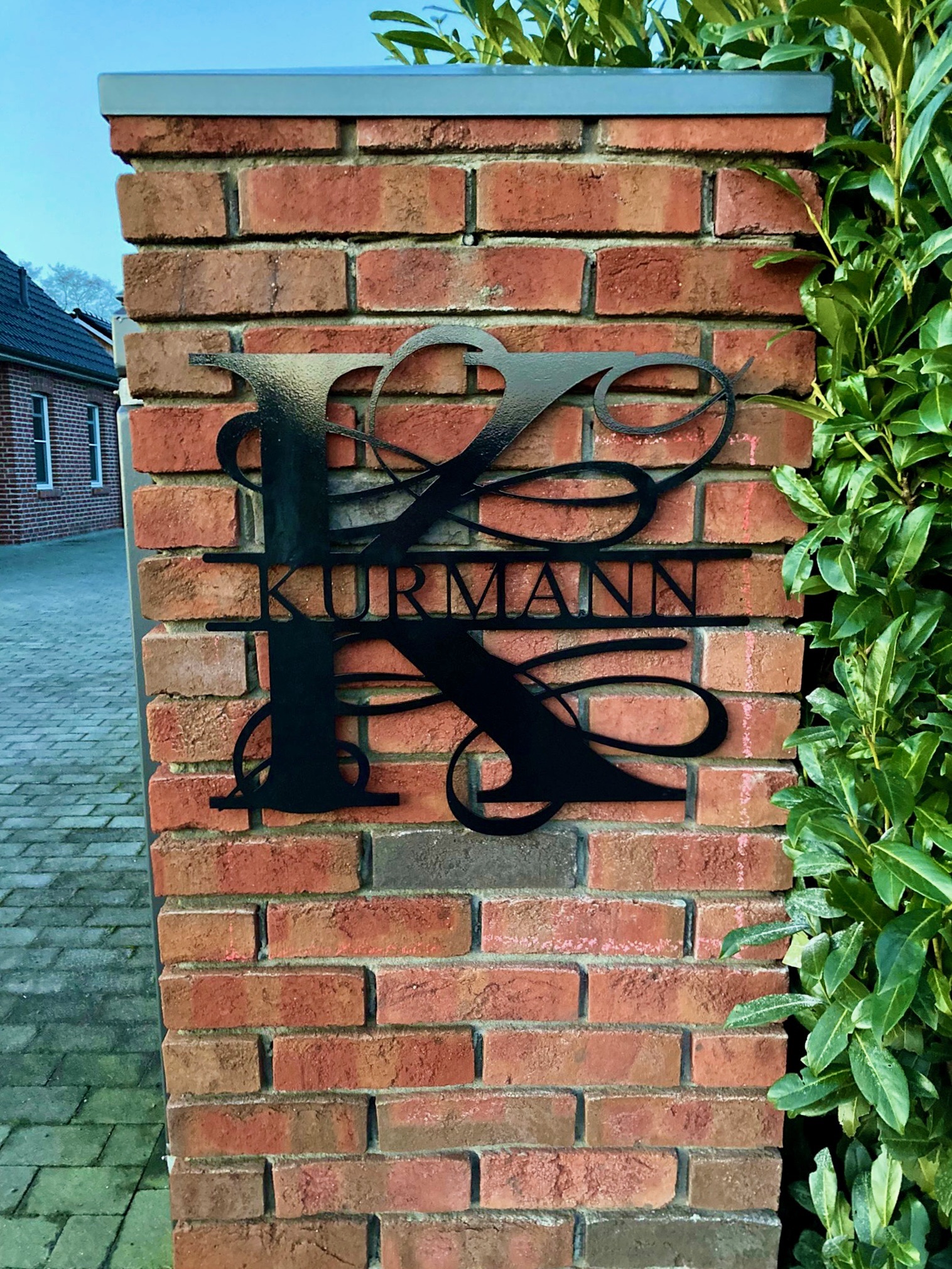 Monogramm Schriftzug Kurmann