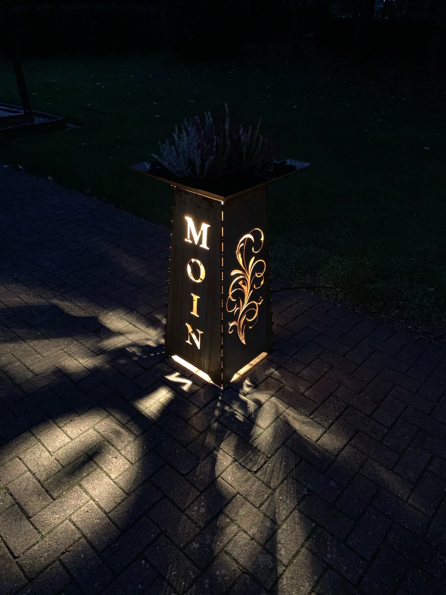 Pflanzsaule Pflanzschale Moin Ranken