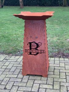 Pflanzsaule Pflanzschale Monogramm Boerchers rostig