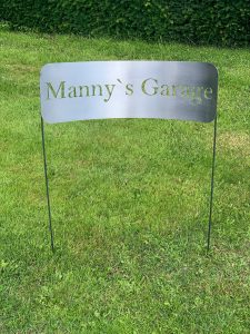 Schild Mannys Garage