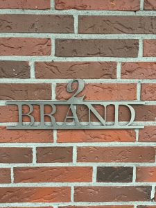 Schriftzug Edelstahl Brand Hausnummer