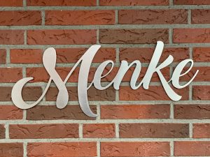 Schriftzug Edelstahl Menke