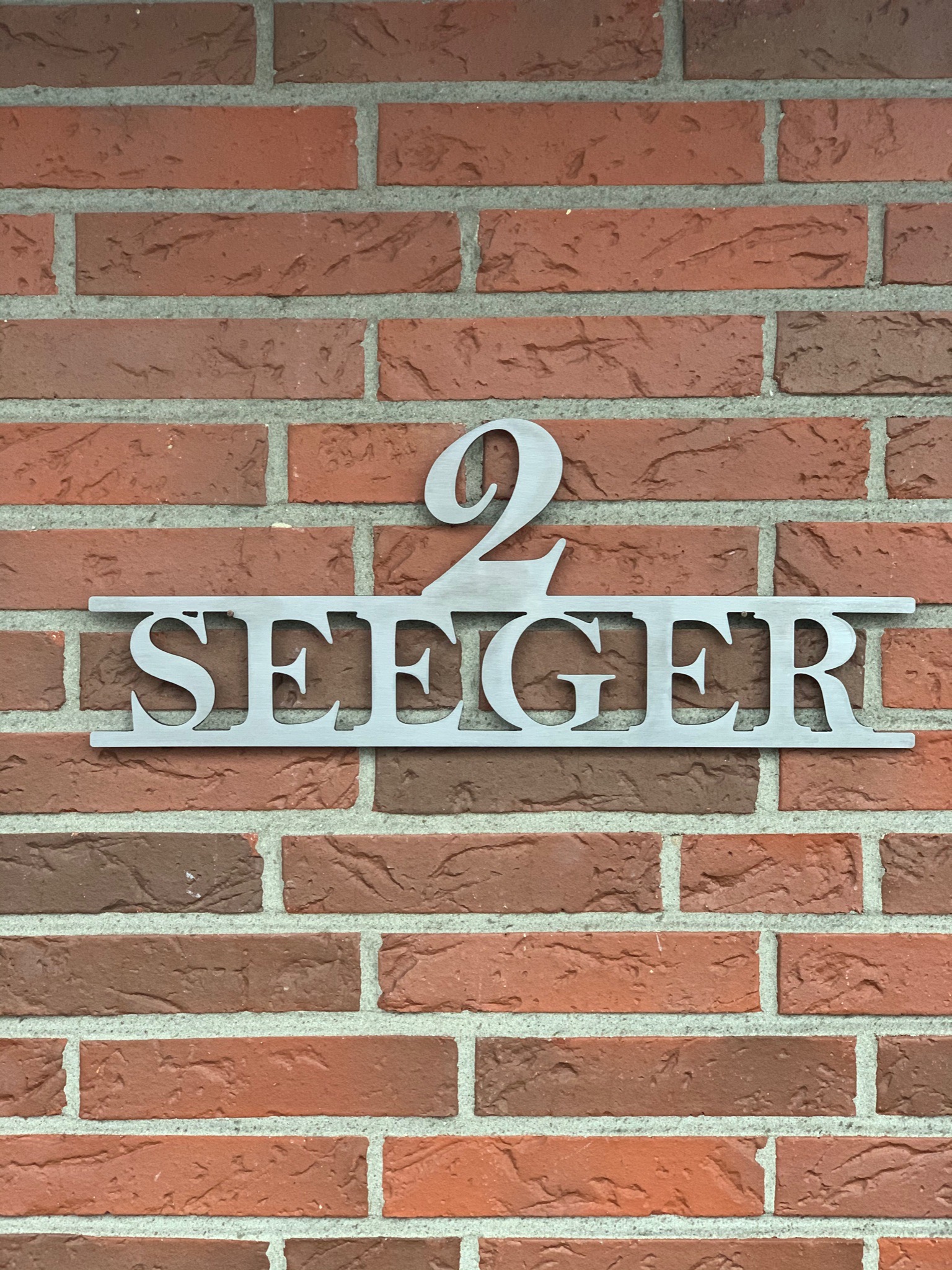 Schriftzug Edelstahl Seeger Haunummer