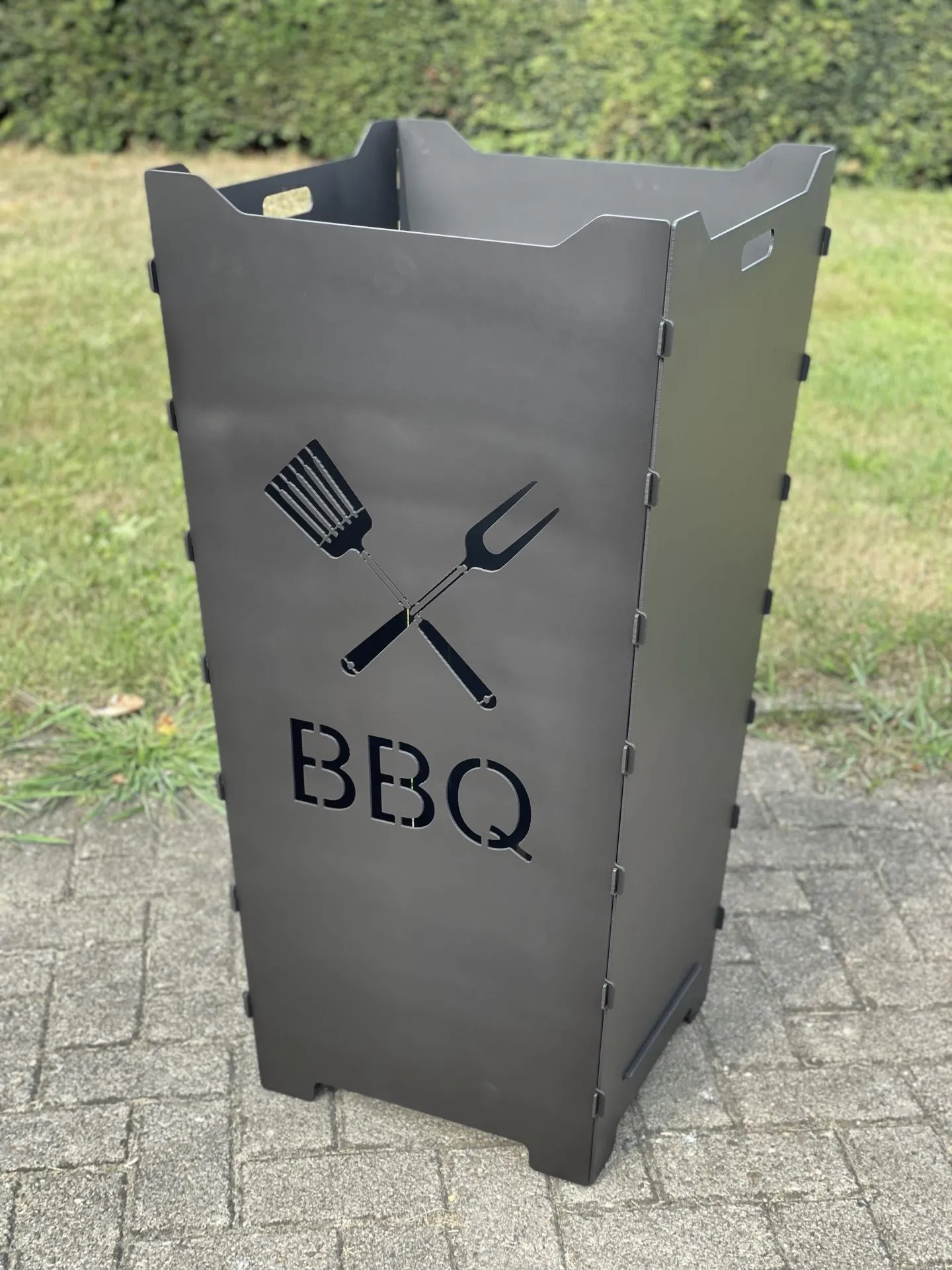 Feuerkorb-Feuertonne-BBQ-Grill-Grillspiess