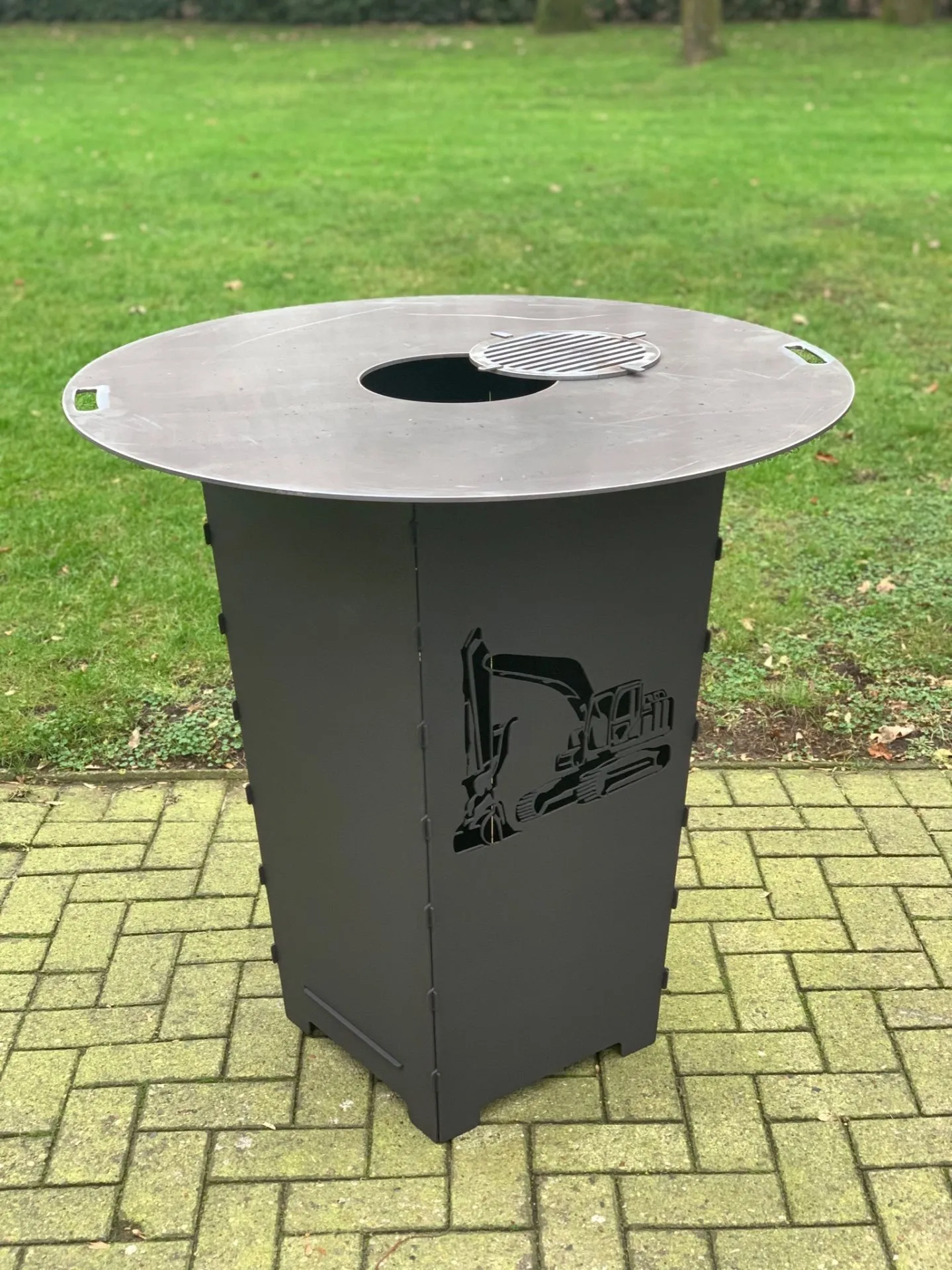 Feuerkorb-Feuertonne-Bagger-Liebherr