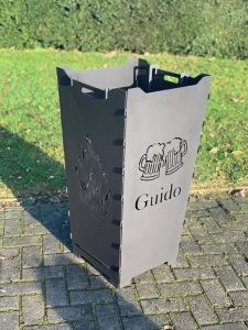 Feuerkorb-Feuertonne-Bier-Bierkrug-anstossen-Guido-Lagerfeuer