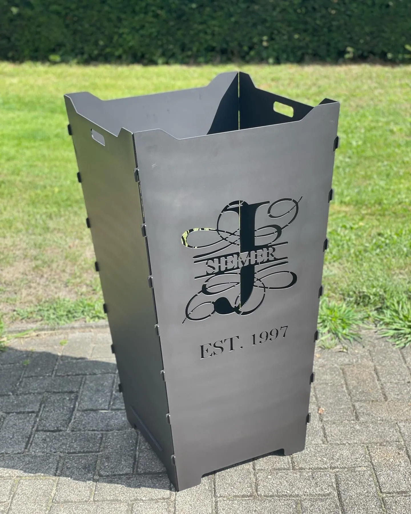 Feuerkorb-Feuertonne-Familie-Monogramm