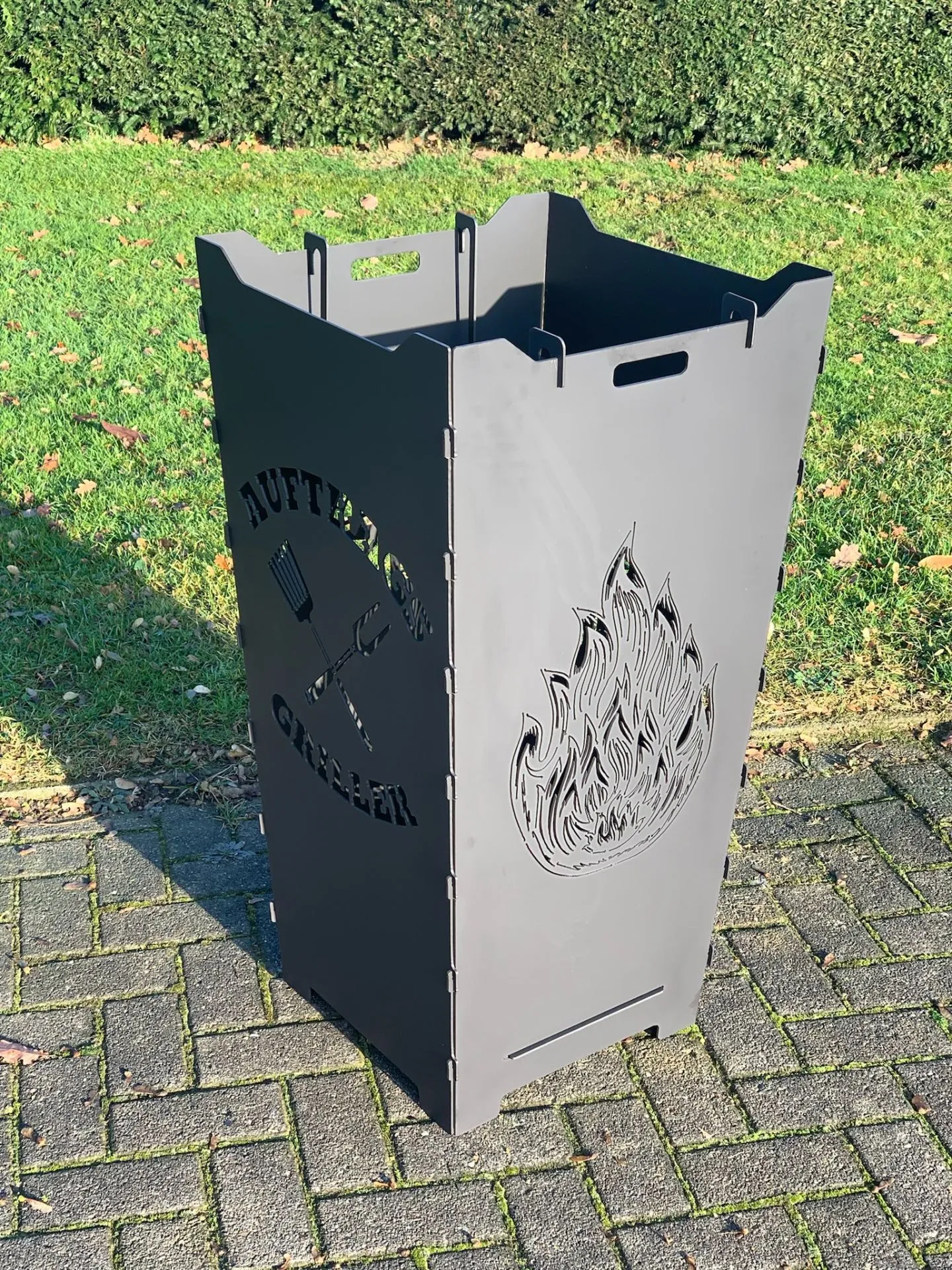 Feuerkorb-Feuertonne-Flammen-Feuer-Lagerfeuer-Auftragsgriller