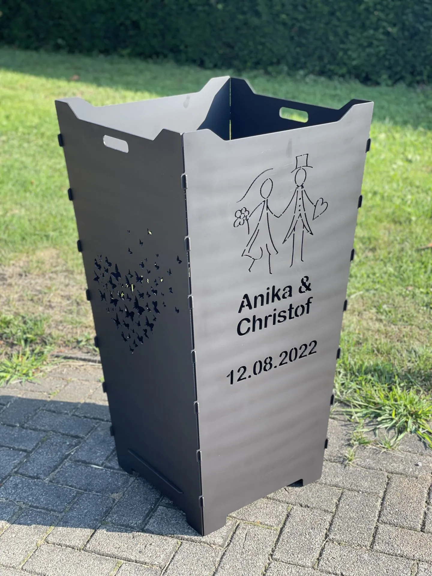 Feuerkorb-Feuertonne-Hochzeit-Brautpaar-Datum-Herz-Schmetterlinge