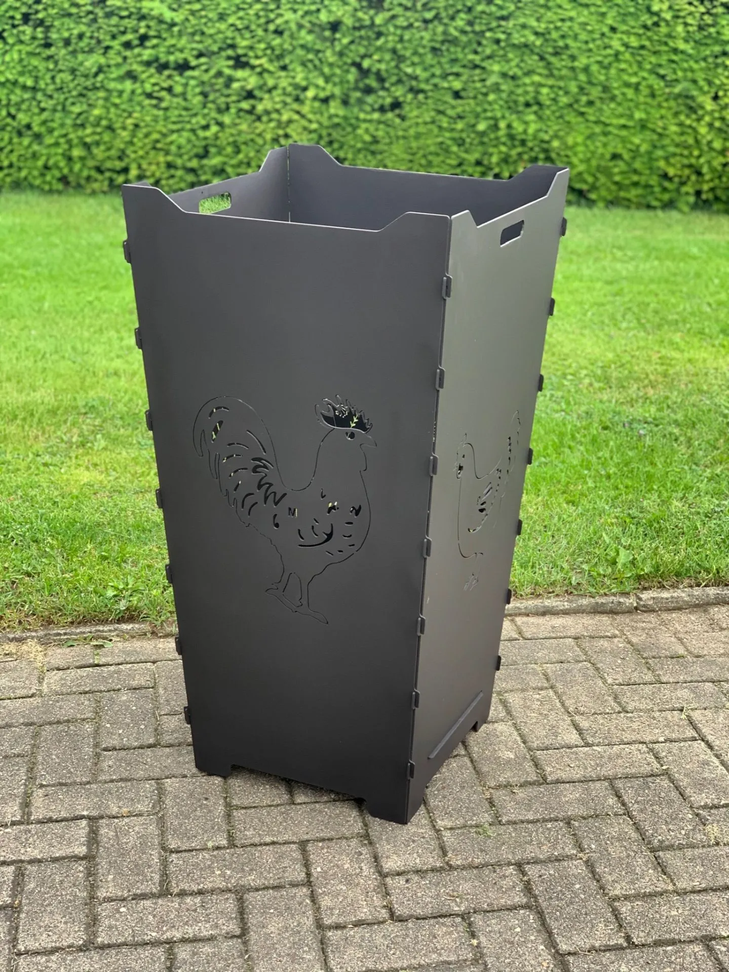 Feuerkorb-Feuertonne-Huhn-Hahn-Haustier1