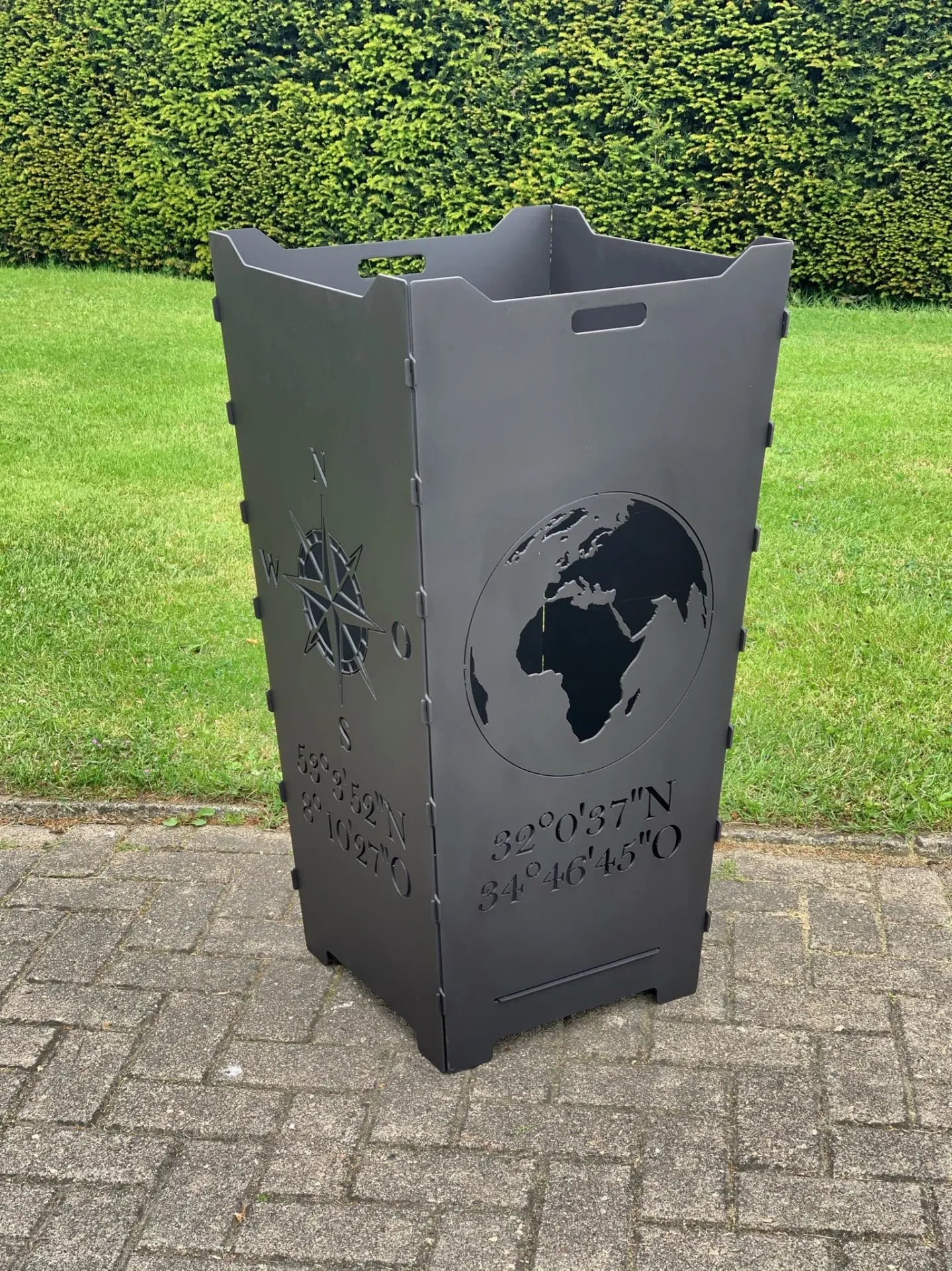 Feuerkorb-Feuertonne-Kompass-Windrose-Erde-Weltkugel-Koordinaten