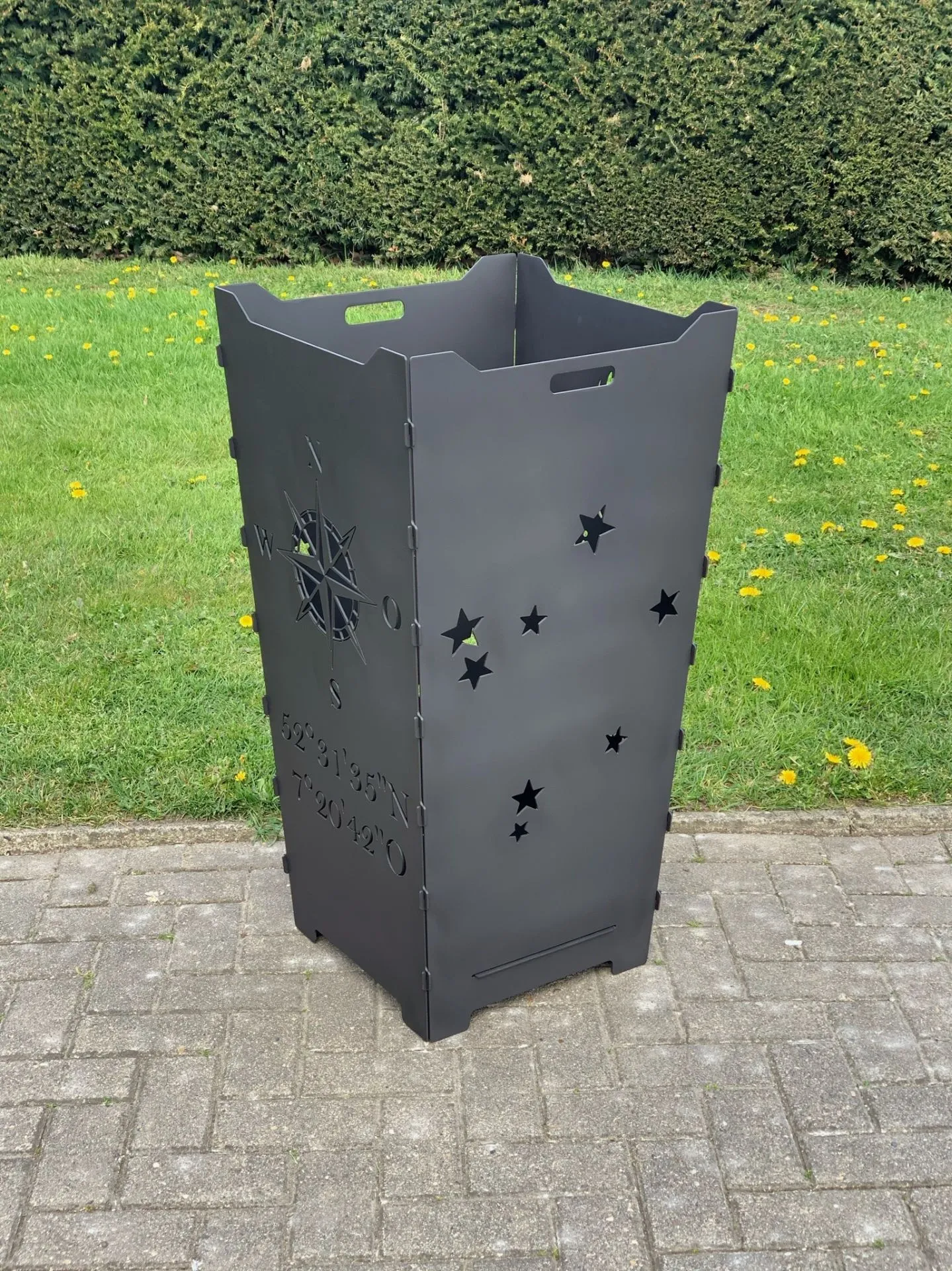 Feuerkorb-Feuertonne-Kompass-Windrose-Stenzeichen-Sternbild