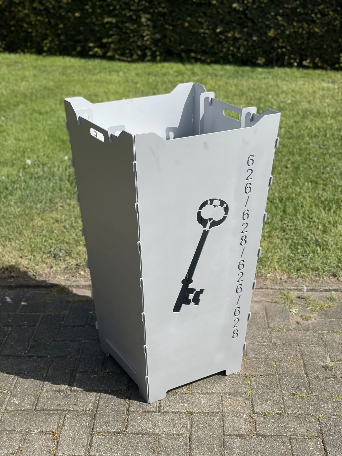 Feuerkorb-Feuertonne-Schluessel-silber