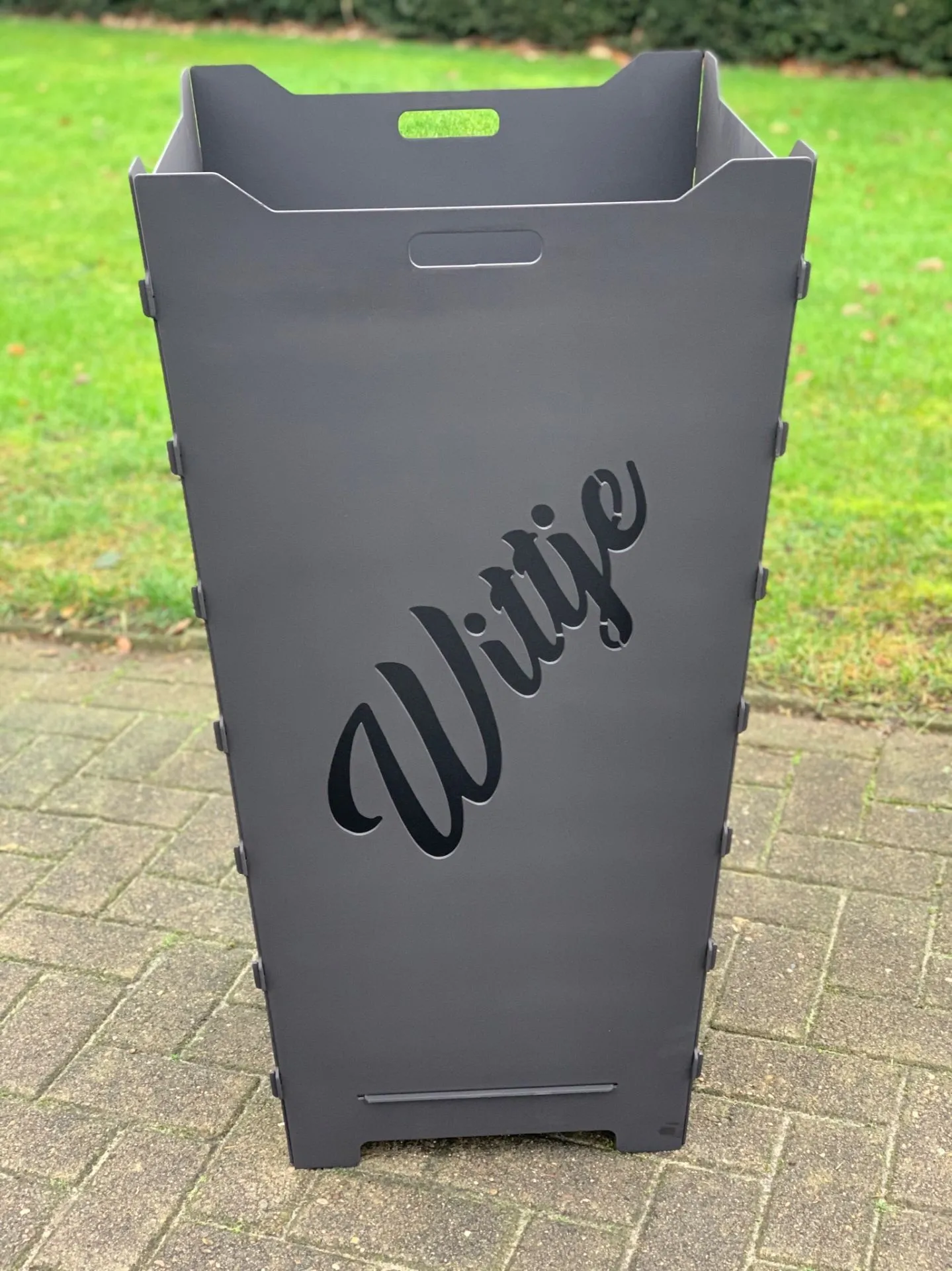 Feuerkorb-Feuertonne-Schreibschrift-Schoenschrift-Wittje