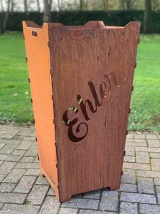 Feuerkorb-Feuertonne-Schreibschrift-Schoenschrift-rostig