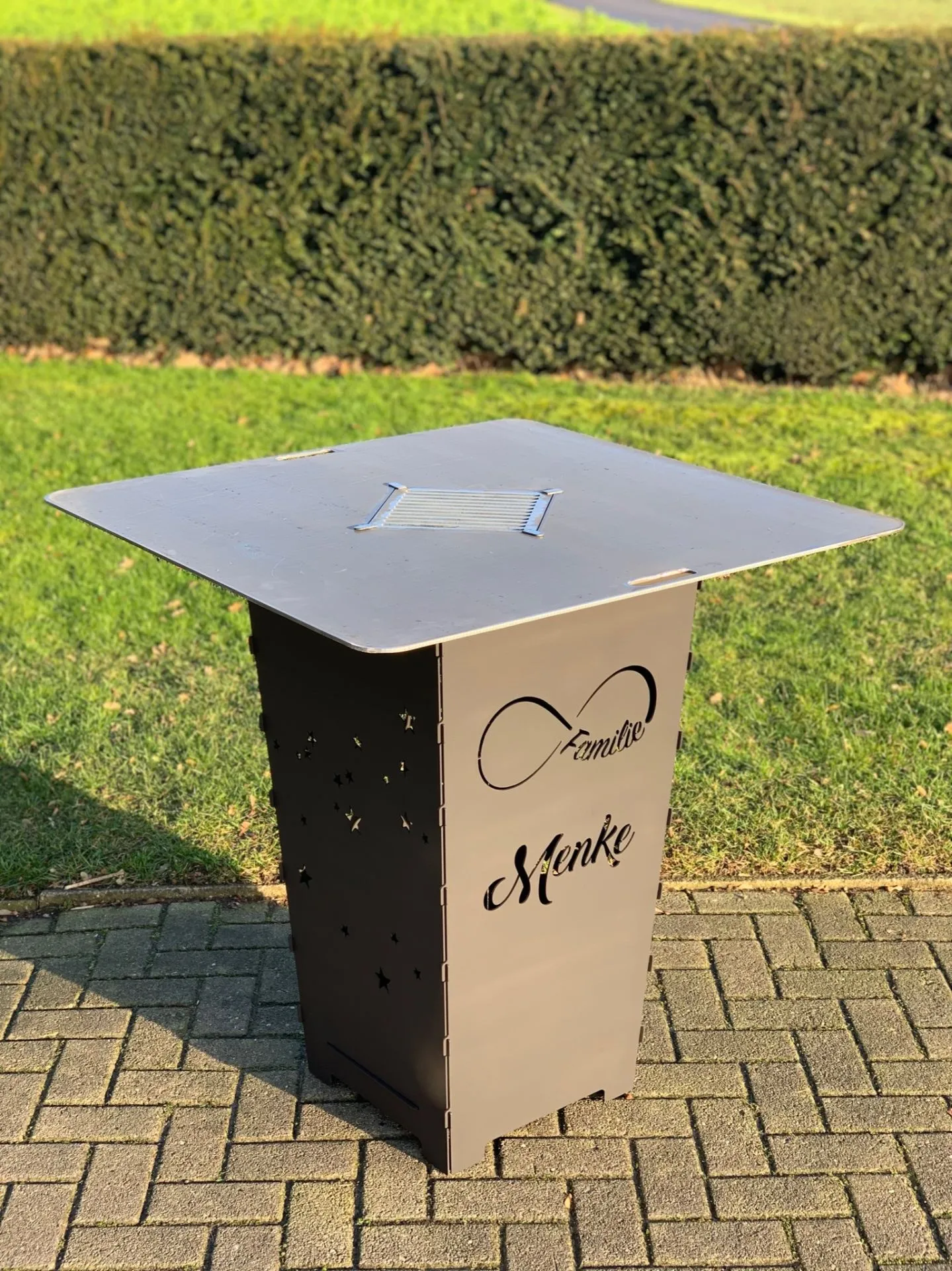 Feuerkorb-Feuertonne-Schreibschrift-Unendlichkeitszeichen-Familie-Sternbild-Plancha1