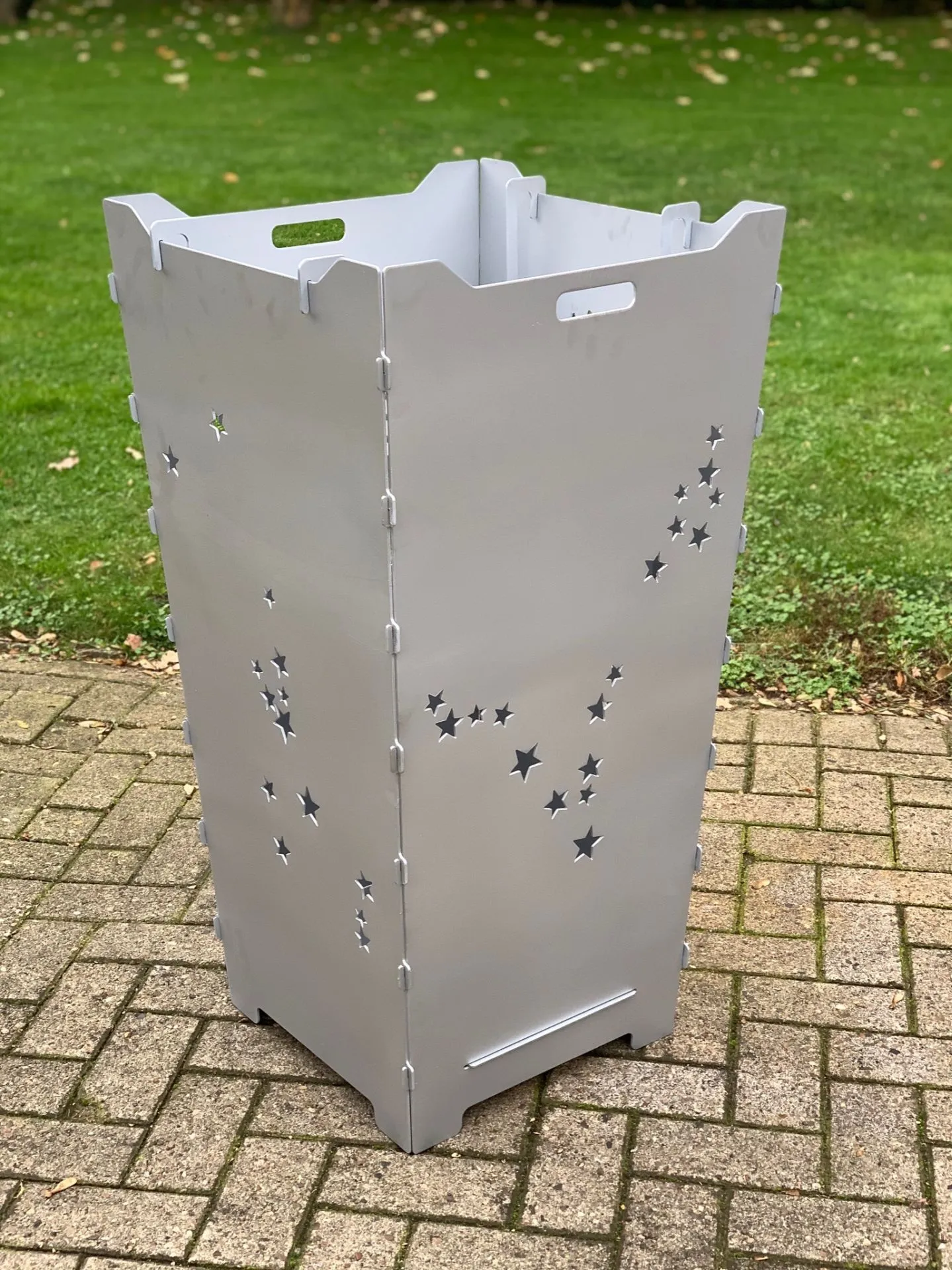 Feuerkorb-Feuertonne-Sternbilder-silber