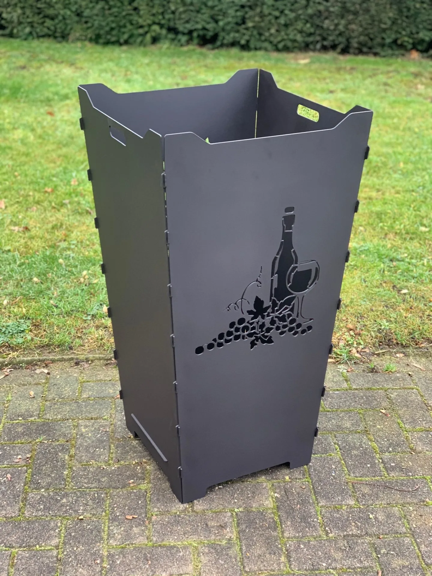 Feuerkorb-Feuertonne-Weinrebe-Weinglas