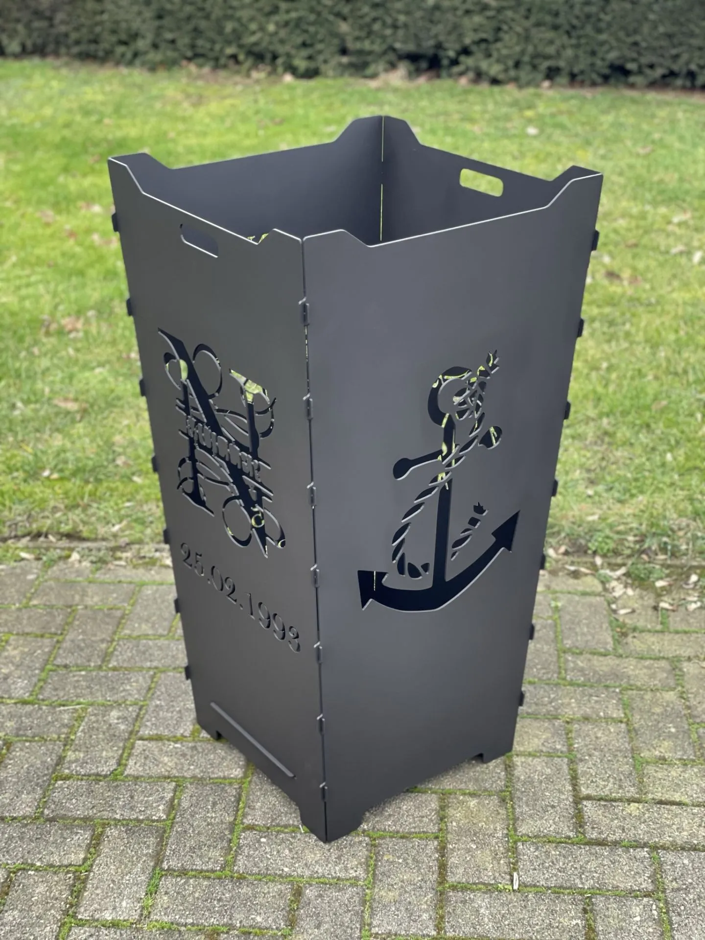Feuerkorb-gross-Monogramm-Neumueller-Anker