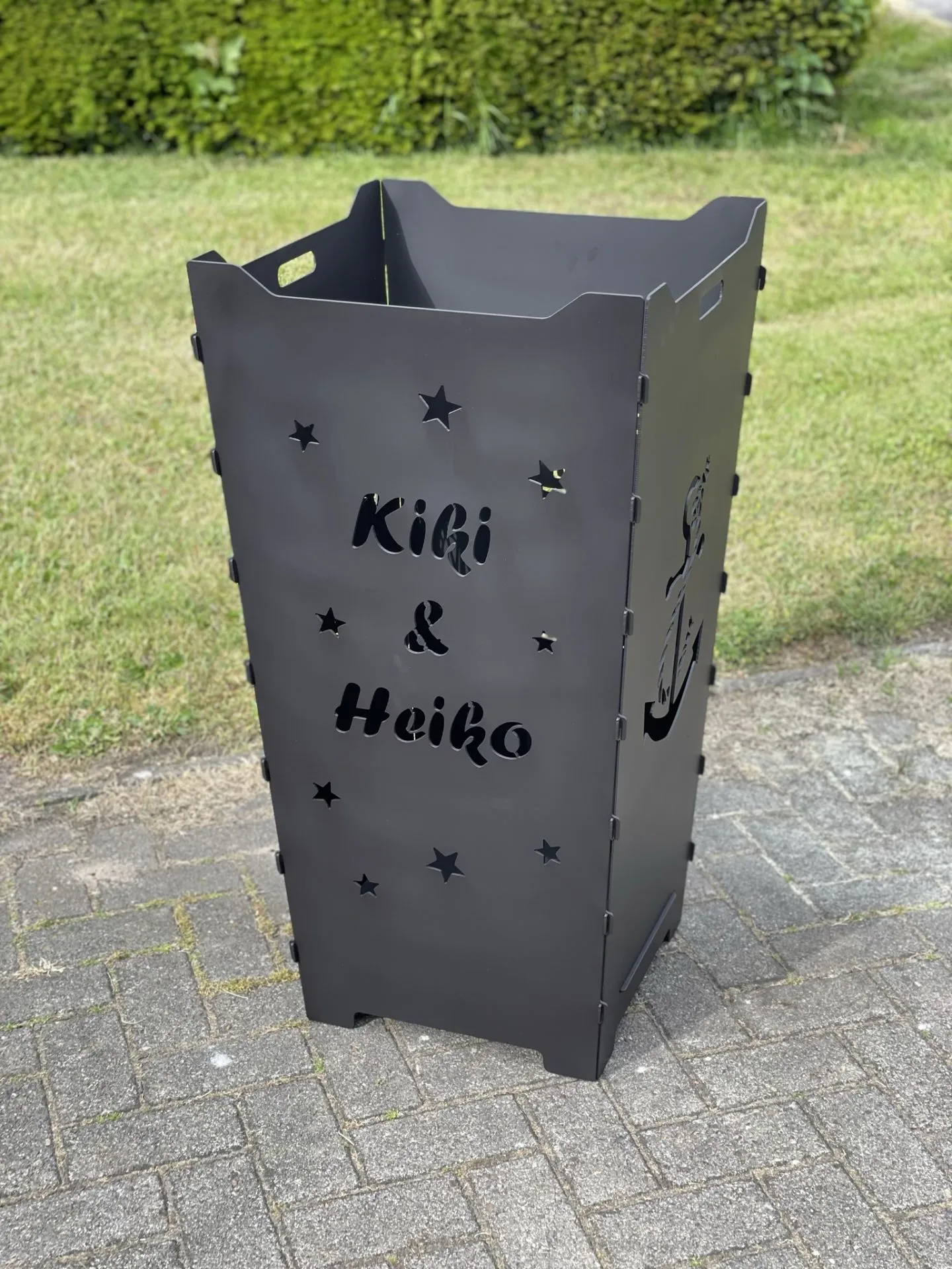 Feuerkorb-gross-Namen-individuell-Sterne